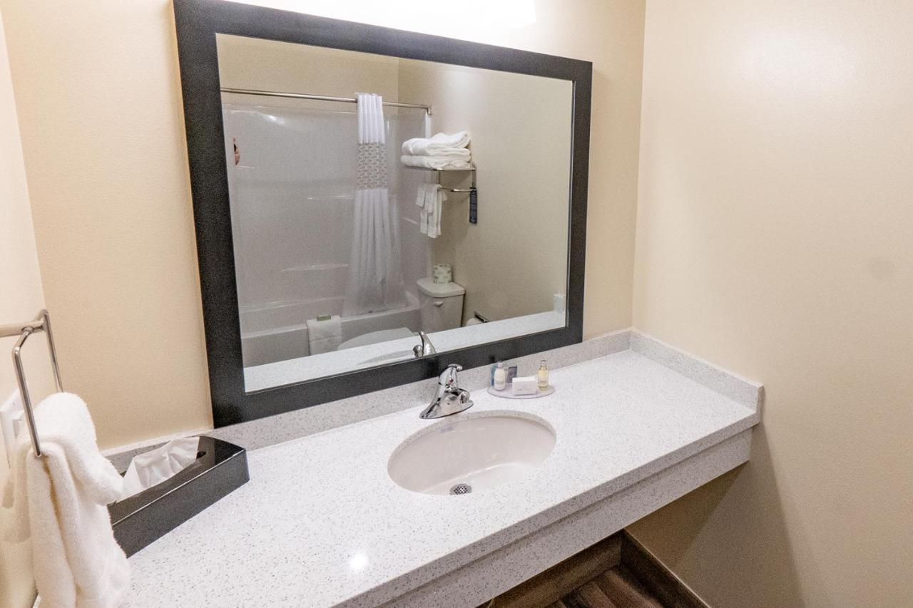 Cobblestone Hotel & Suites-Sheldon Luaran gambar